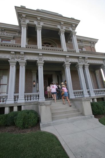 Phi Mus Entering Two Rivers Mansion for Convention Tour Photograph 2, July 2006 (image)