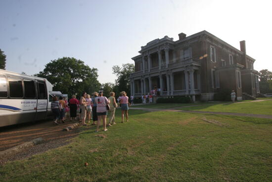 Phi Mus Arriving at Convention Mansion Tour Photograph 2, July 2006 (image)