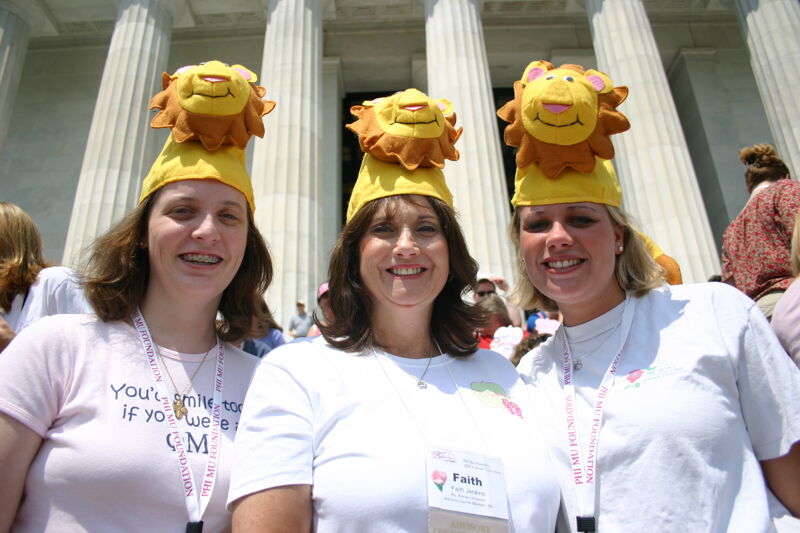 Faith Jenkins and Two Unidentified Phi Mus at Lincoln Memorial During Convention Photograph, July 10, 2004 (Image)