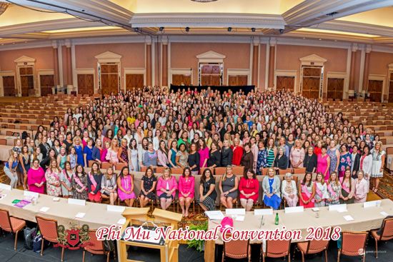 Phi Mu National Convention Group Photograph, 2018 (image)