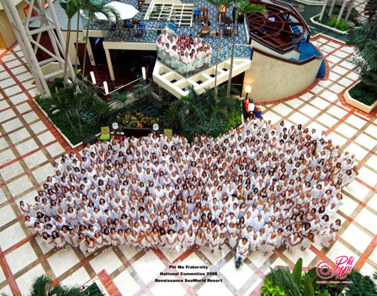 Phi Mu National Convention Group Photograph 2, June 24-29, 2008 (image)