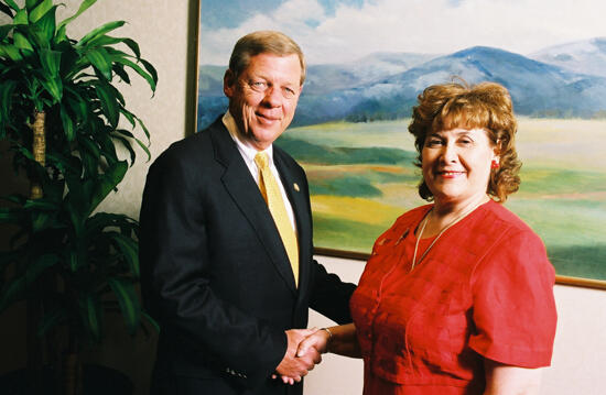 Johnny Isakson and Mary Jane Johnson Shaking Hands at Convention Photograph 8, July 4-8, 2002 (image)