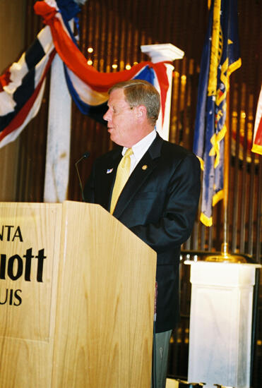 Johnny Isakson Speaking at Convention Welcome Dinner Photograph 3, July 4, 2002 (image)