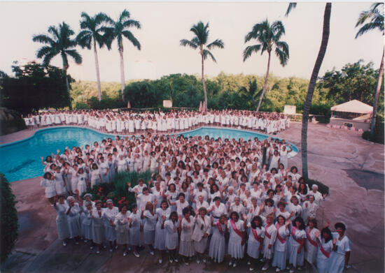 Phi Mu National Convention Group Photograph 1, July 10-13, 1992 (image)