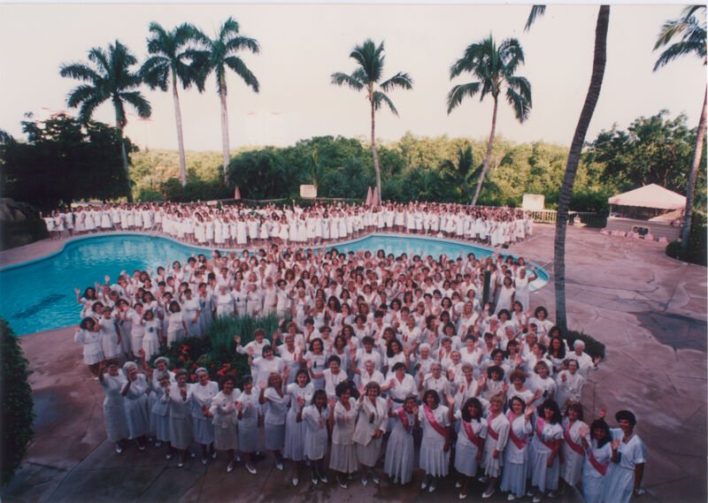 Phi Mu National Convention Group Photograph 1, July 10-13, 1992 (Image)