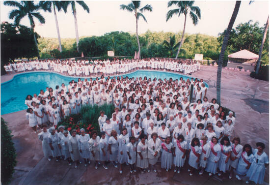 Phi Mu National Convention Group Photograph 2, July 10-13, 1992 (image)