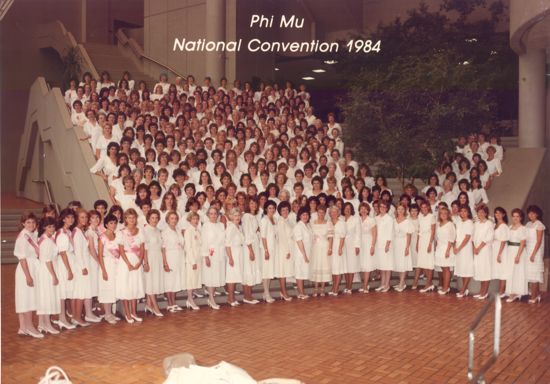 Phi Mu National Convention Group Photograph, June 30-July 5, 1984 (image)