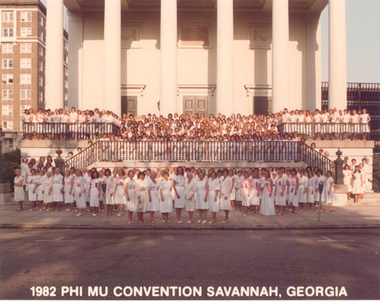 Phi Mu National Convention Group Photograph, July 2-6, 1982 (image)