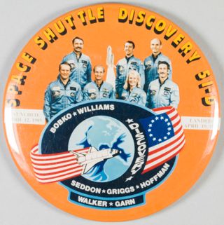 Space Shuttle Discovery Button, 1985