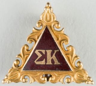 Ruth Fuller Gold Scroll Badge, 1929