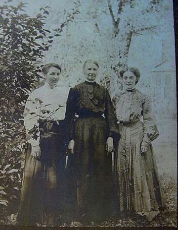 Margaret Ryan (left with relatives)