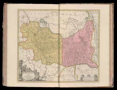 Suchuen; et Xensi, Provinciae seu praefecturae regni sinensis.