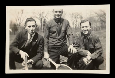 [William Hunter posing next to two men]