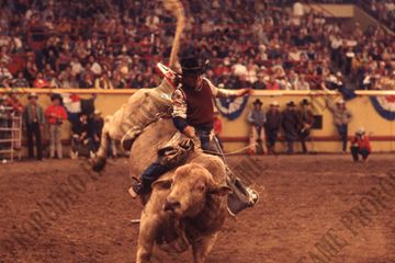 Randy Magers on Joe Cool (Mesquite Rodeo Company)