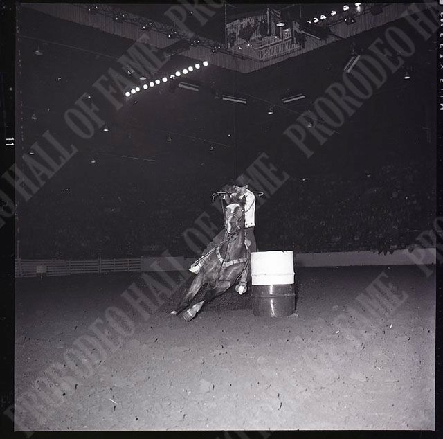 Eva Nolen Barrel Racing