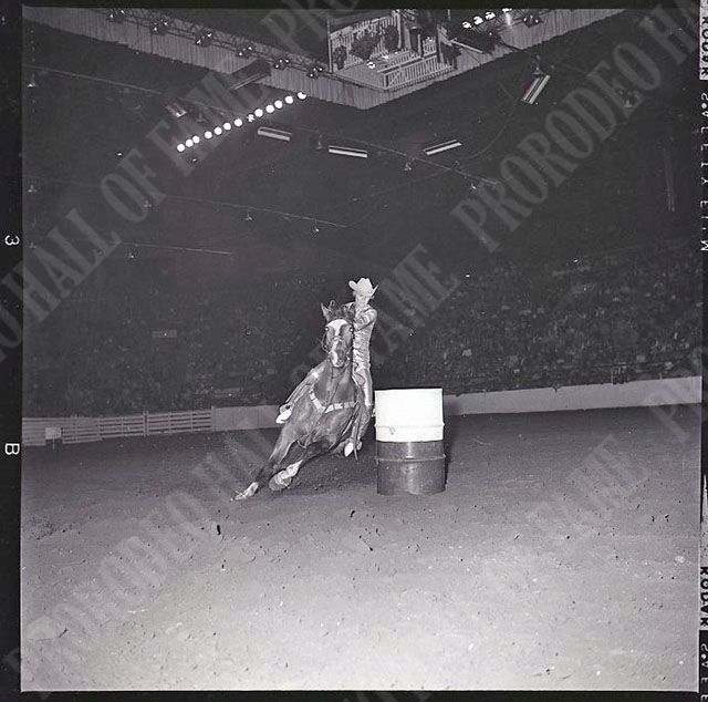 Eva Nolen Barrel Racing