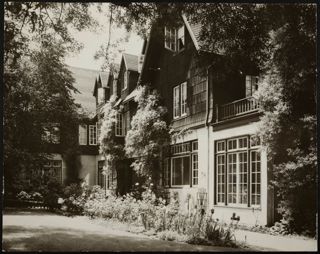 Gamma Chapter House Exterior Photograph