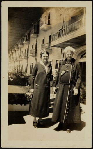 Eva Dodd and Mary Leonard Photograph