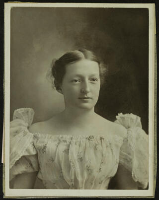 Grace Lasher Berry Portrait Photograph, 1909