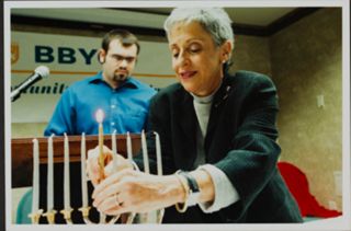 Lynn Schusterman and Member at Candle Lighting During February Executive Conference Photograph, 2006