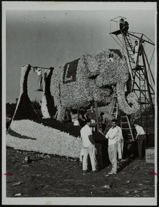 Delta Mu Chapter Homecoming Float Photograph, 1976