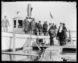 Disembarking from <i>The Senator</i>