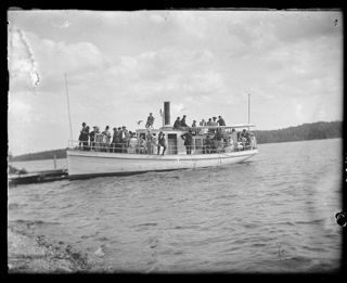 <em>The Senator</em> with a party aboard