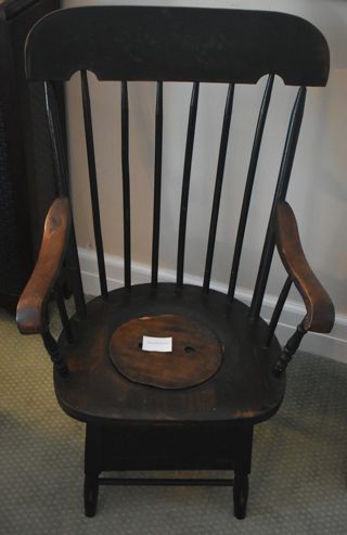 Chamber pot chair