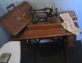 Singer Sewing Table