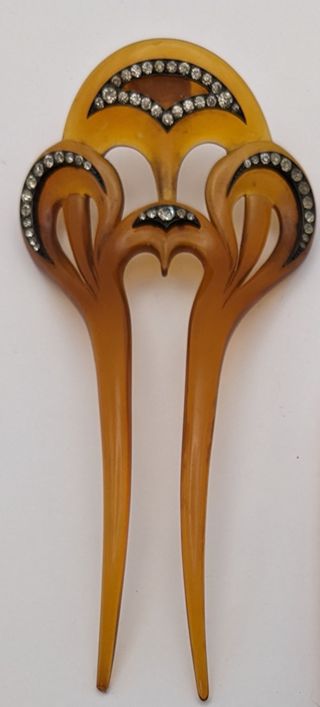 Large Scallop Shaped Hairpin