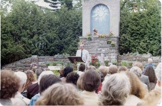 Ed Kaelber speaking at commencement