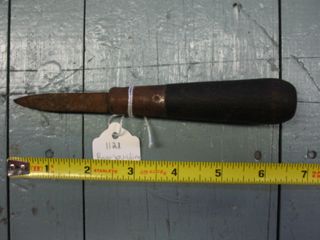 Triangular pointed boatbuilding tool
