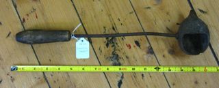 Smelting ladle with spout