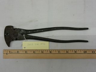 Plier head tool to wrap or cut wire or barbed wire