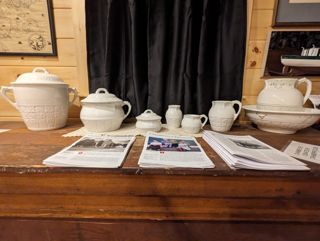 Cranberry Club Chamber Set