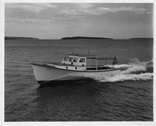 Bunker & Ellis boat in #007.19.157 Underway
