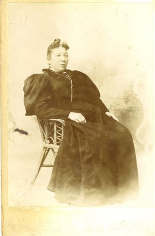 Unknown woman, age 30.40