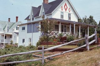 White house with red diamonds