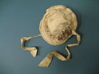 Child's bonnet worn by Edith Etta Salisbury