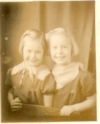 2 young girls