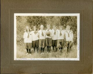1915 girls basketball team