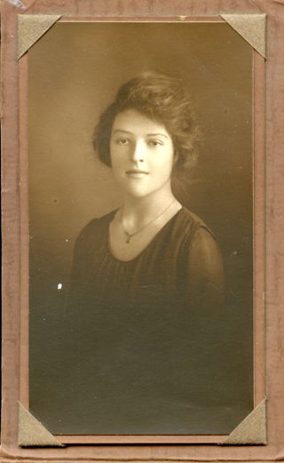 Bridges, Grace, young woman, formal photo