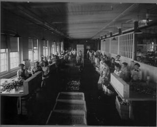 Underwood canning factory 1915