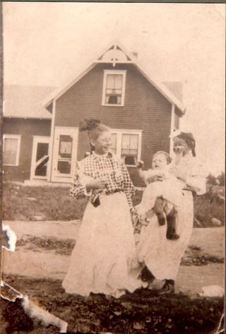 Grace Gott, with others, maybe Clara and Albert