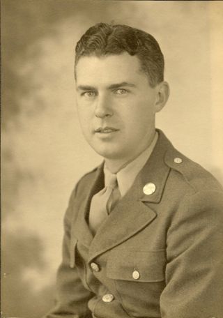 Albert Moore Gott in uniform