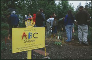 Suzanne Morse and class with ABC Garden sign&nbsp;